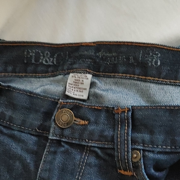 Nice pair of blue jeans - Picture 2 of 3